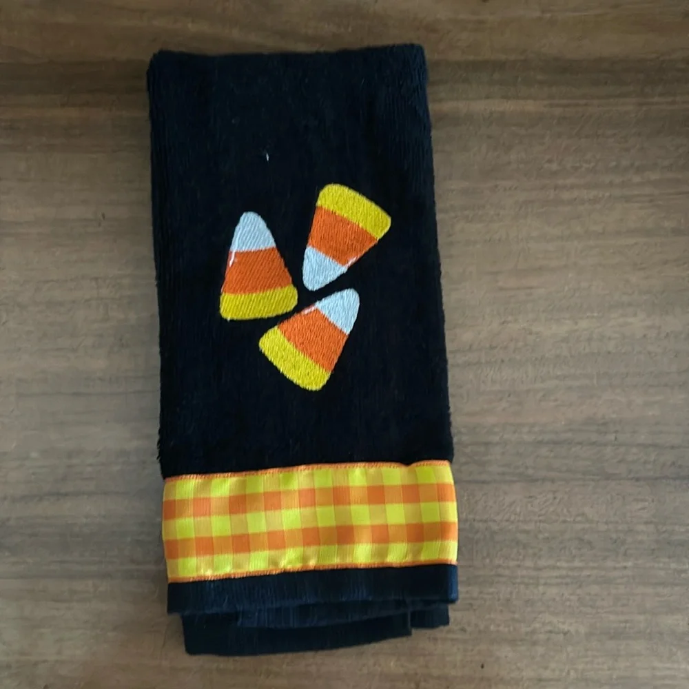 Halloween fingertip towel